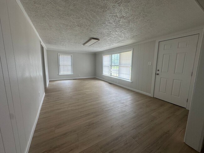 Building Photo - Welcome to the newly renovated gem located in the heart of Russellville, AR.