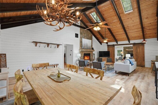 Building Photo - 64 Paddock Wy