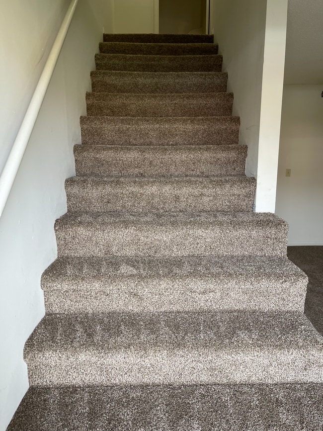 Building Photo - Stateline