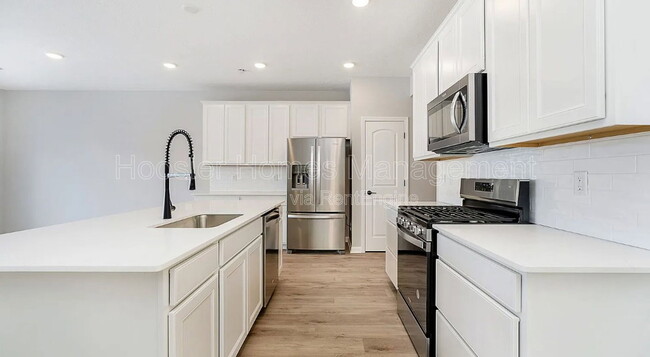 Building Photo - 7273 Shroyer Wy