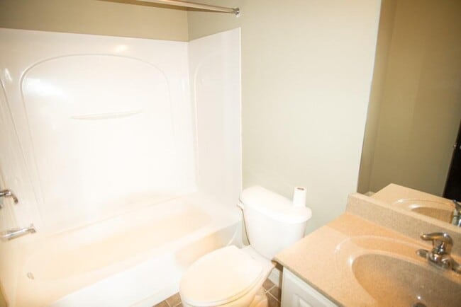 Building Photo - 5720 Pine Oak Dr NW