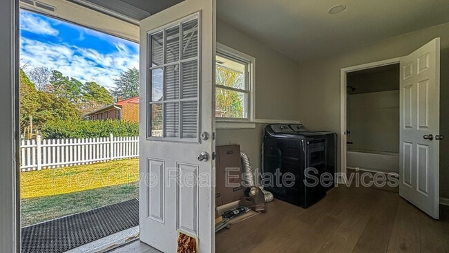 Building Photo - 5100 Shenstone Dr
