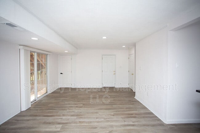 Building Photo - 712 Sage Hill Dr
