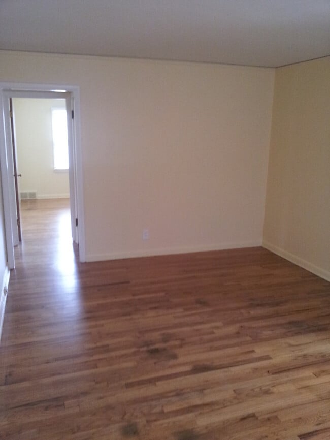 Building Photo - LARGE two bedroom Midtown Duplex with beau...