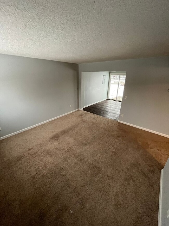 Building Photo - New 3 bedroom listing! Move in special!