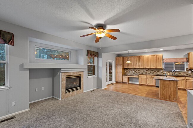 Building Photo - 6 Bedroom plus and office near Rigden Farms