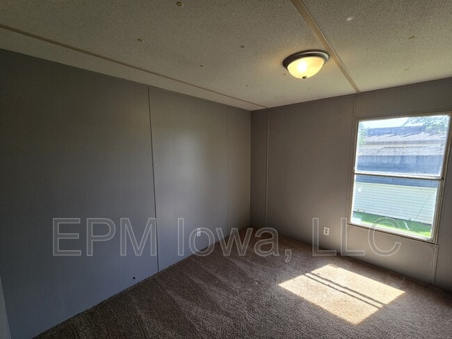 Building Photo - 700 W Ridgeway Ave