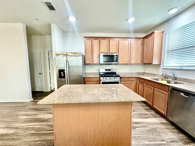 Building Photo - 14614 Sierra Garden Dr