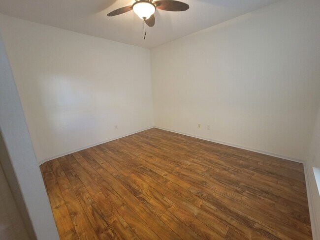 Building Photo - 4969 Almandine Ave