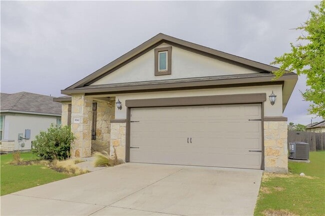 Building Photo - AVAILABLE for immediate move-in.