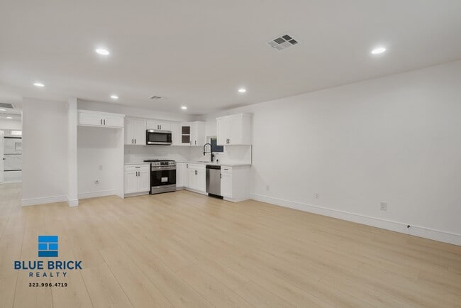 Building Photo - 2708 Cochran Ave