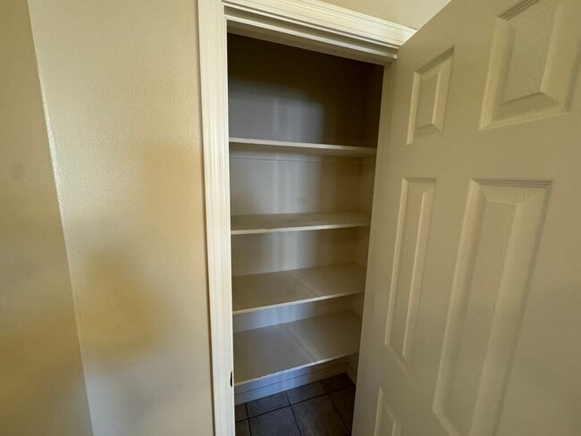 Building Photo - Gorgeous 3-Bedroom Home with Spacious Yard