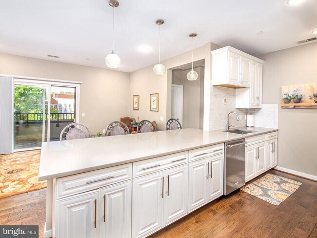 Building Photo - 3989 Norton Pl