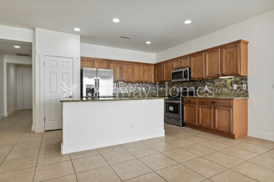 Building Photo - 20996 W White Rock Rd