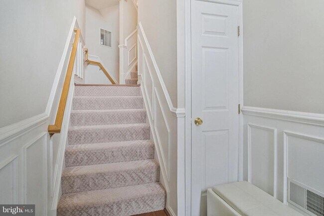 Building Photo - 22438 Maison Carree Square