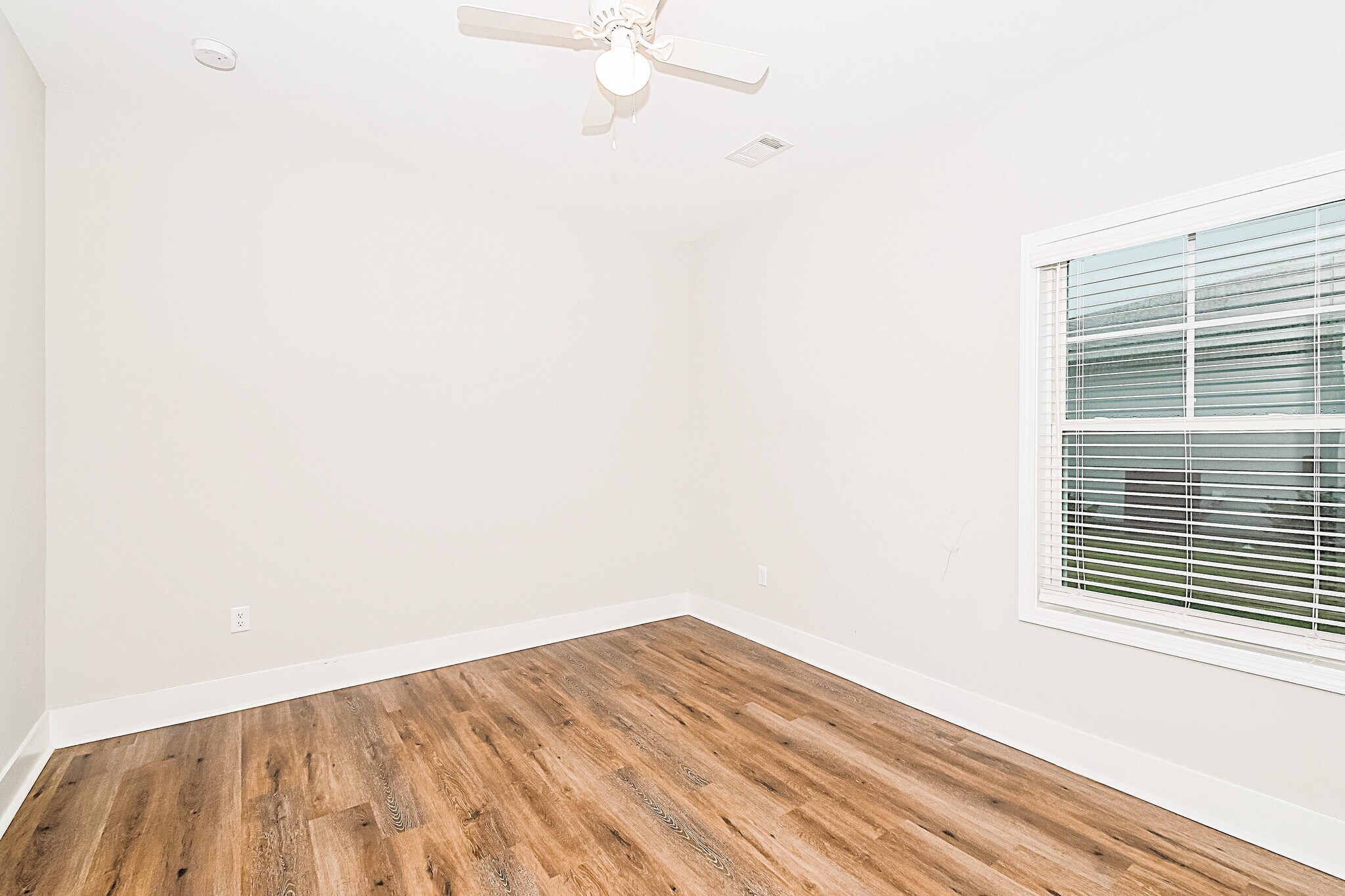 Building Photo - 1047 Autumns Wood Cir E