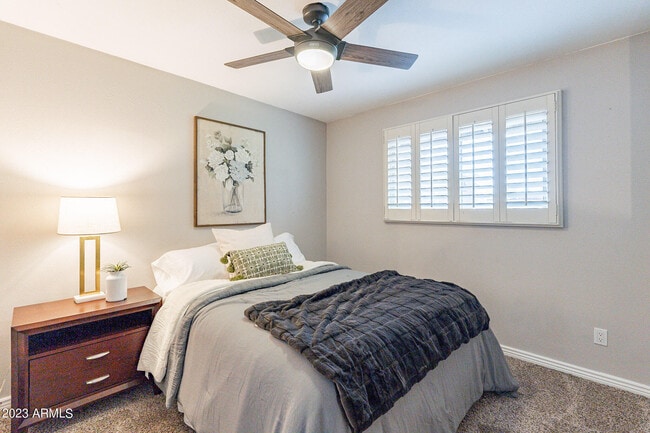 Building Photo - 4016 S Holbrook Ln