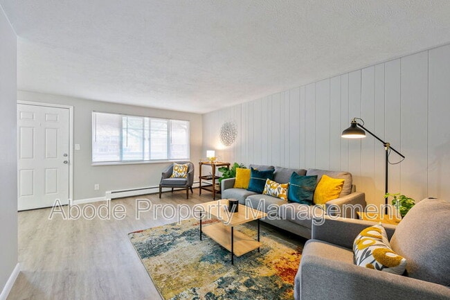 Building Photo - 476 W 10th St