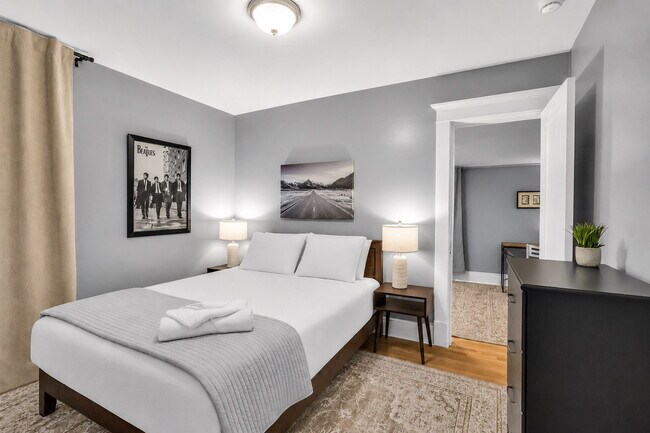 Building Photo - Furnished 4-Bedroom, 2-Bath Lower Unit in North Buffalo
