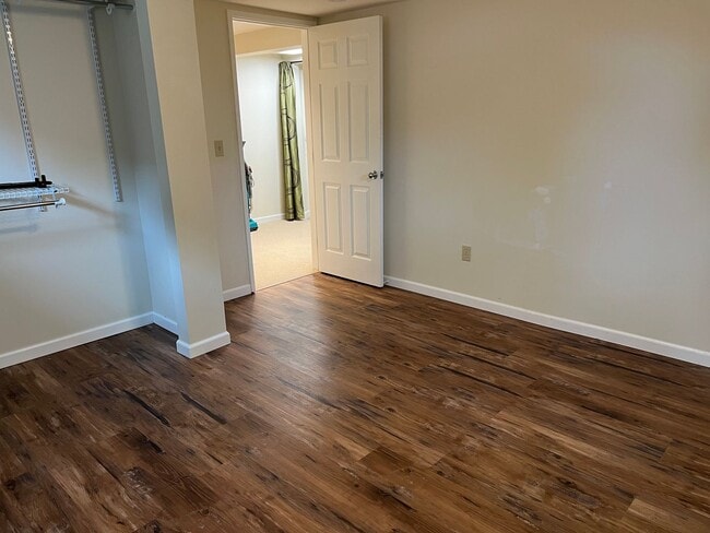 Building Photo - Quiet 2 bedroom with utilities included