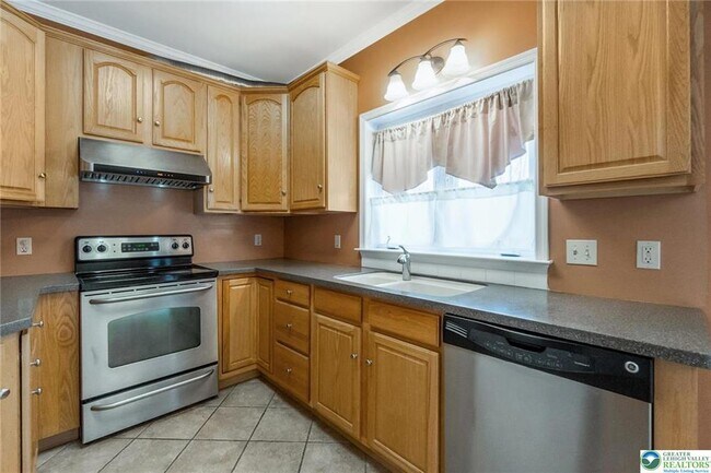 Building Photo - 537 Kemmerer Ln