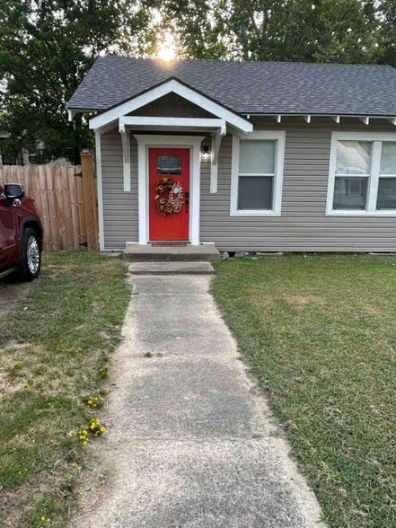 Building Photo - 1323 Franklin St