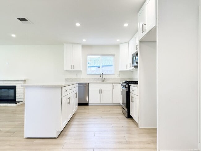 Building Photo - Remodeled Single Level in Cul-de-Sac!