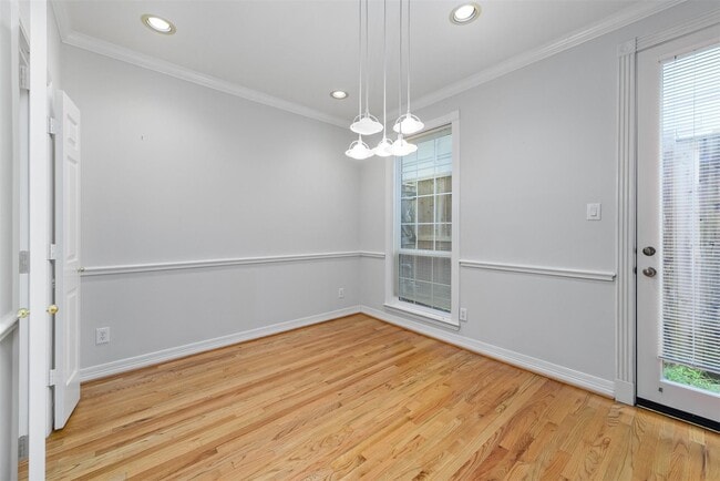 Building Photo - 6714 Montclair Dr