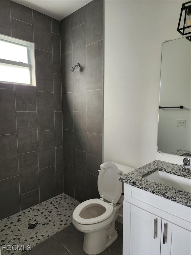 Building Photo - 2431 Lola Ave S