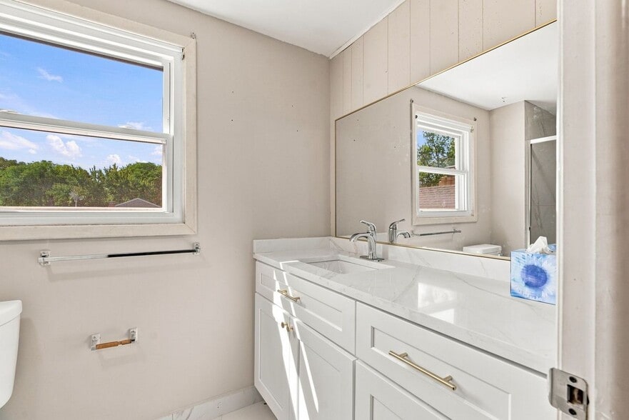 Building Photo - 4856 Danbury Dr