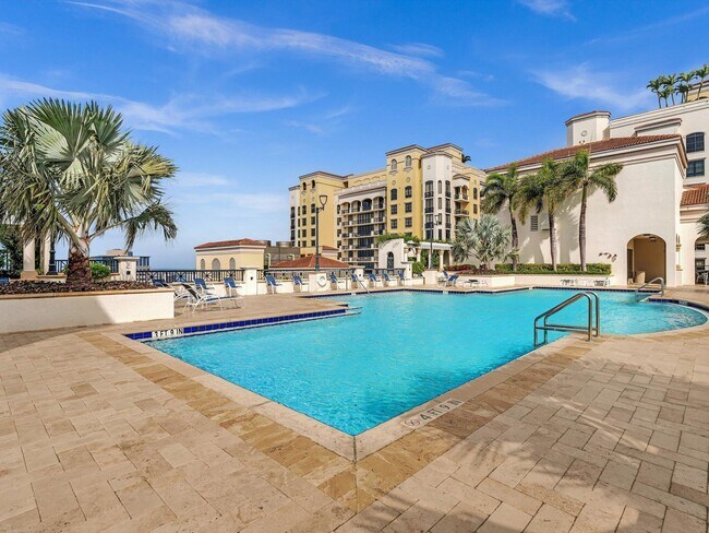 Building Photo - 801 S Olive Ave