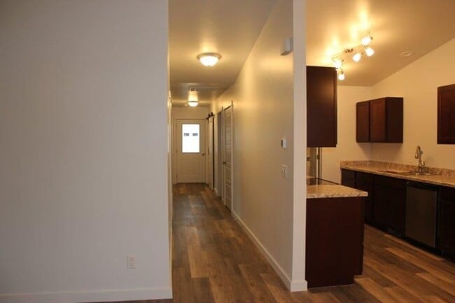 Building Photo - 710 N 12th St