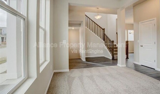 Building Photo - 1168 Solitaire St