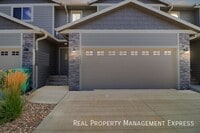 Building Photo - Amazing 4 Bedroom 3.5 Bathroom Townhome in Sioux Falls
