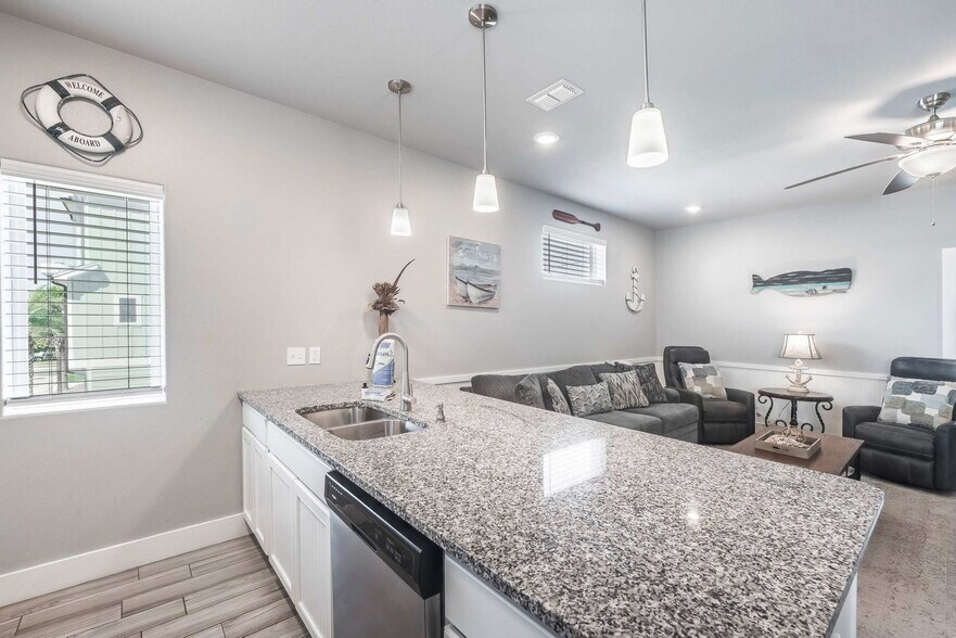 Building Photo - 1701 S Station St