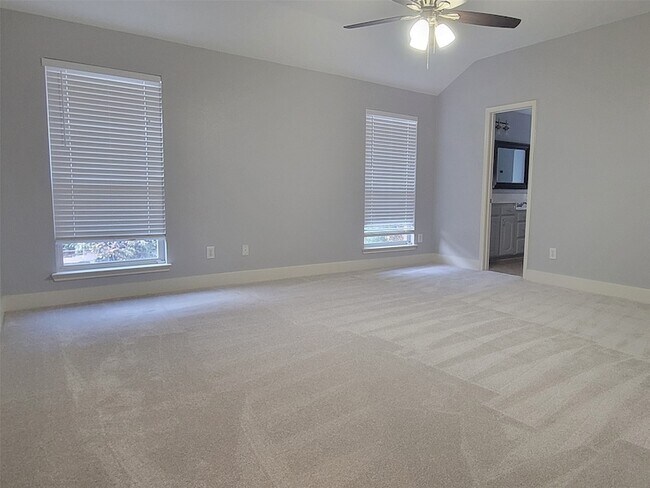 Building Photo - 424 Ambrose Dr