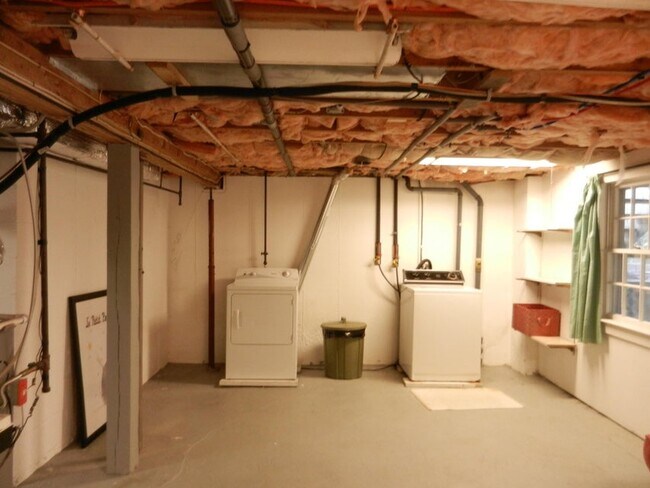 Building Photo - 25 Embassy St