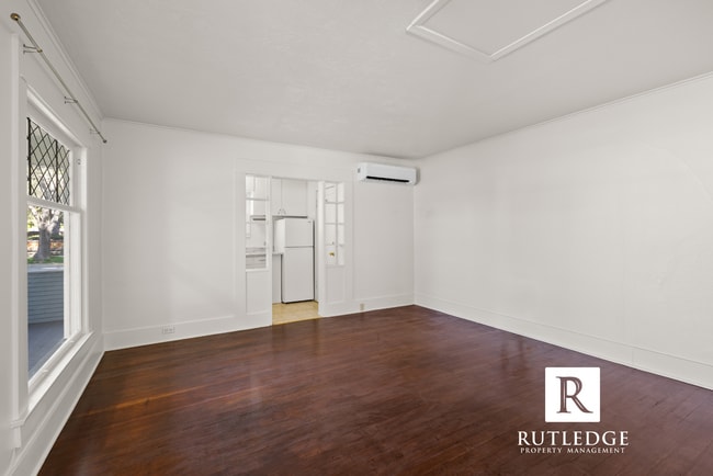 Building Photo - Vintage East Medford Living / Huge Private Front Porch