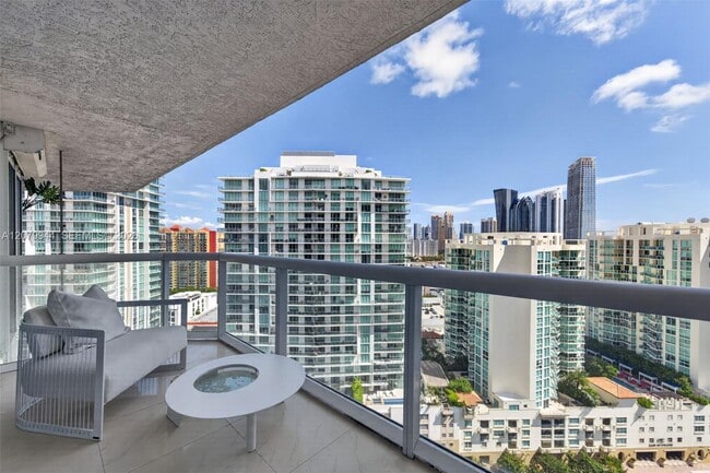 Building Photo - 16500 Collins Ave
