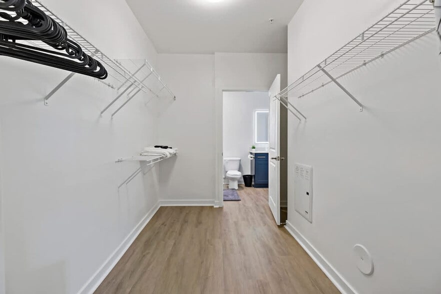 Building Photo - 205 S Kings Dr
