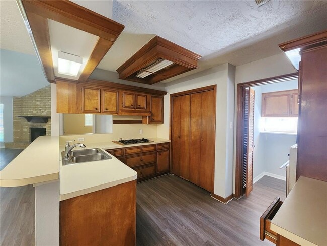 Building Photo - 15006 Yorktown Colony Dr