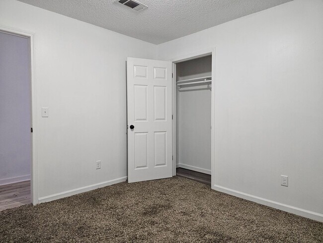 Building Photo - 1544 Diuguid Dr