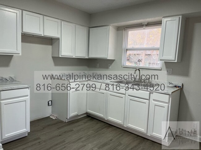 Building Photo - Updated Duplex, Fort Osage School District