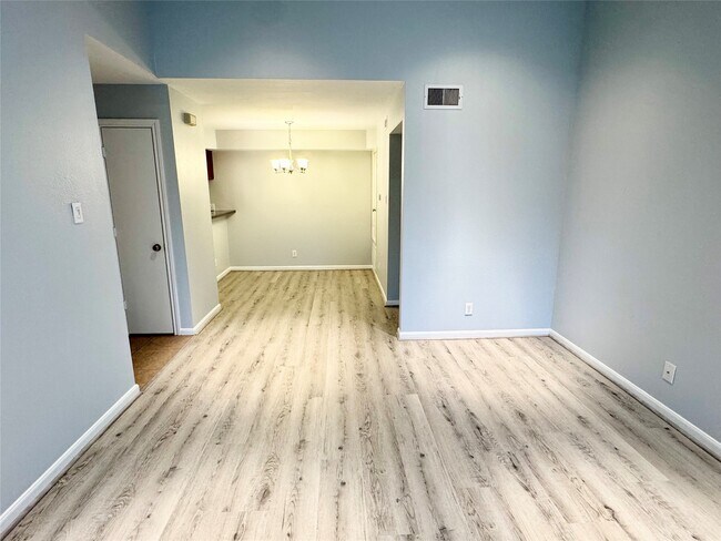 Building Photo - 700 Thicket Ln
