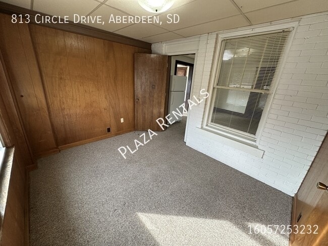 Building Photo - 19 7th Ave SE