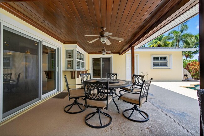 Building Photo - 728 Waterway Dr
