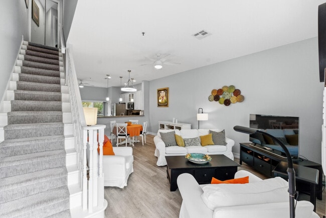 Building Photo - 2445 NE 14th St