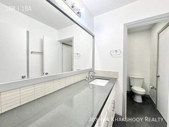 Building Photo - 1603 N Poinsettia Pl