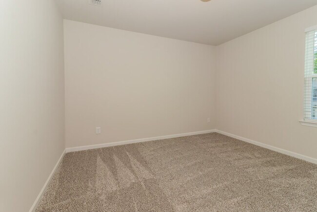 Building Photo - 512 Magnolia Dr