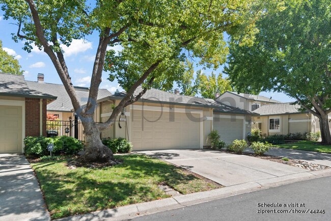 Building Photo - 652 St Ives Ct